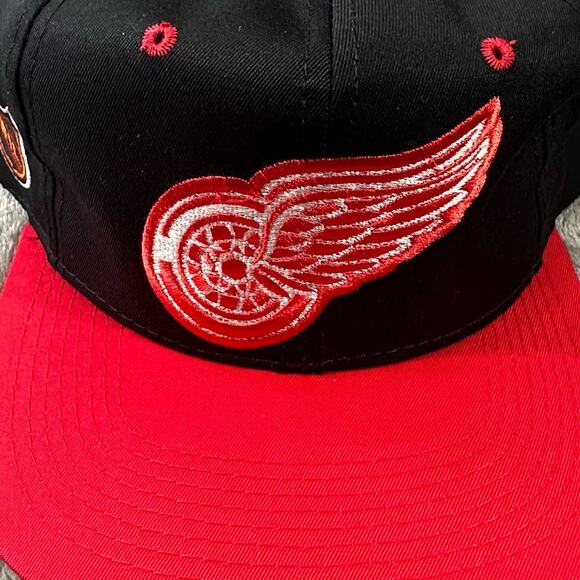 Vintage NHL Detroit Red Wings Sports Specialties Script Big Logo Snapback Hat - Picture 3 of 13